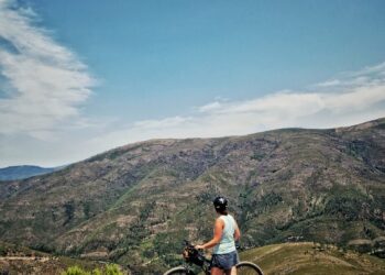 TRAVESSIA DAS MONTANHAS MÁGICAS